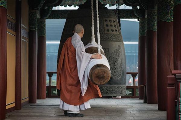 做梦梦到敲钟人是什么意思