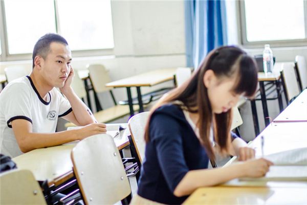 做梦梦到自己暗恋已久的女孩
