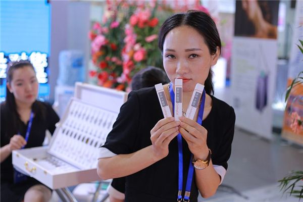 做梦梦到美容师是什么意思